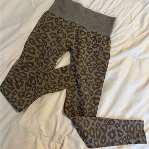 Amazon Leopard Print High-Waisted Leggings – Brown/Taupe 🐆